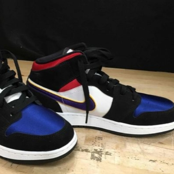 Lakers Nike Air Jordan 1 Mid SG OG Top 3 Size 6.5Y - Picture 5 of 11